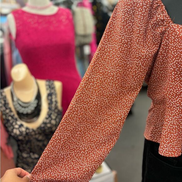 Alter'd State ladies Lg burnt orange w/ white spots crop top - Picture 3 of 7